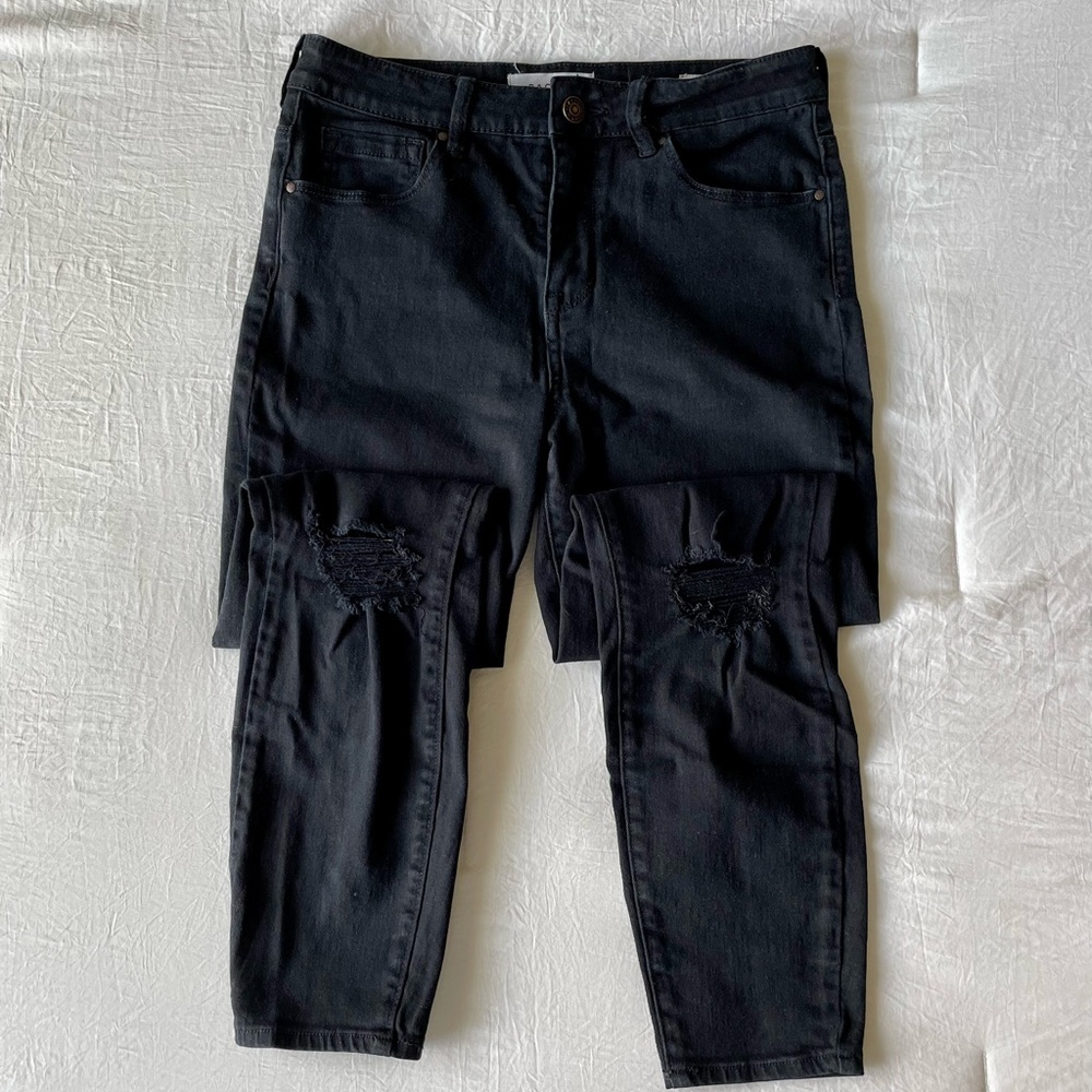 COPY - Pacsun Black High-Rise Skinniest Ankle Jeans Size 26 with Distressed Hol…